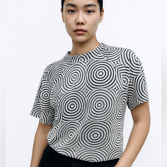 Tops - Vintage Geometric Black & White Top
